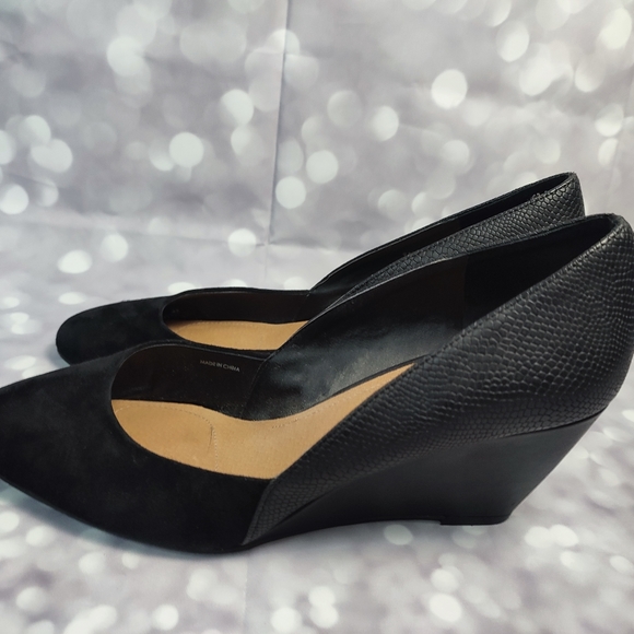 Tahari EUC Black Leather Suede Closed Toe Wedges - Picture 11 of 12